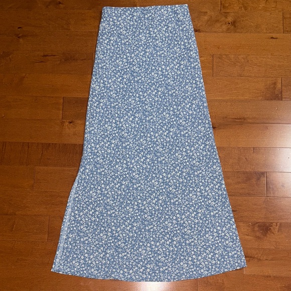 Altar'd State Blue Floral Midi Skirt - Picture 4 of 4